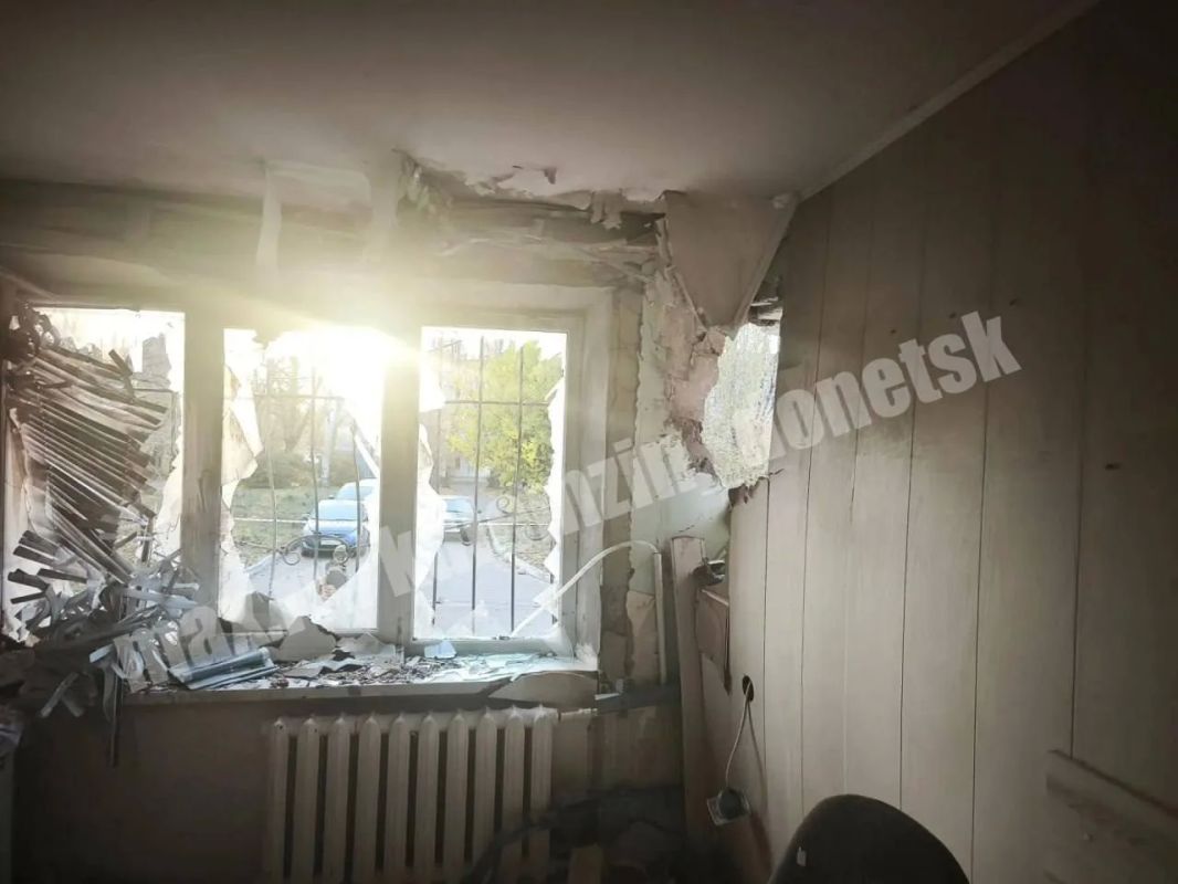 По уточнённым данным, в результате ночной атаки БПЛА на больницу в Куйбышевском районе Донецка повреждены угол здания, остекление оконного блока, медицинское оборудование, труба центрального отопления, а также обшивка стен и... По уточнённым данным, в результате ночной атаки БПЛА на больницу в Куйбышевском районе Донецка повреждены угол здания, остекление оконного блока, медицинское оборудование, труба центрального отопления, а также обшивка стен и...