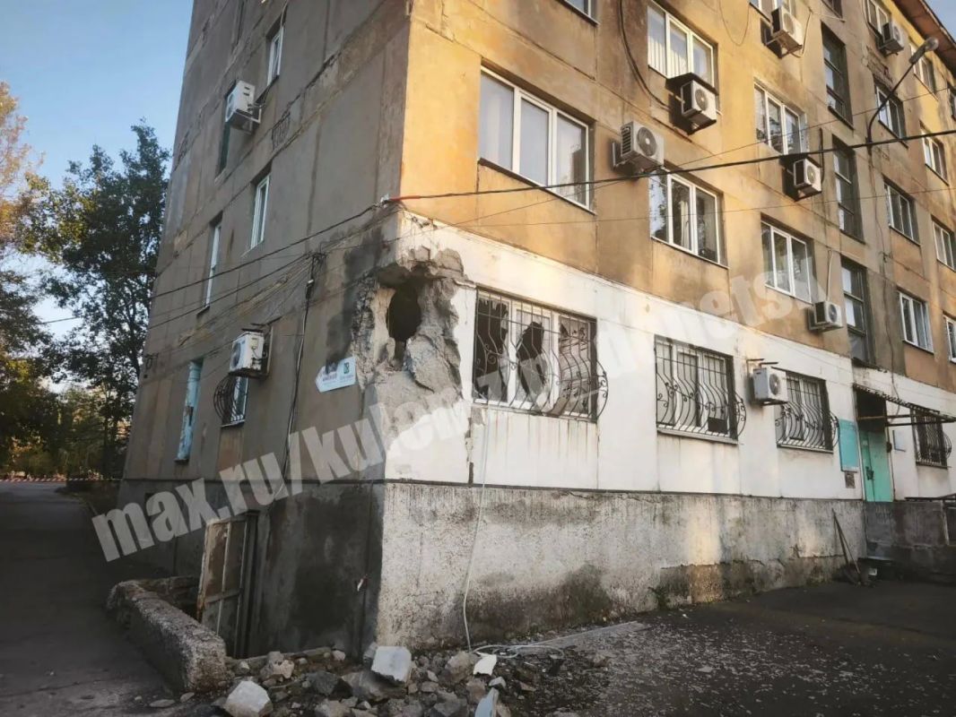 Последствия поврежденной украинскими БПЛА больницы в Куйбышевском районе Донецка Последствия поврежденной украинскими БПЛА больницы в Куйбышевском районе Донецка
