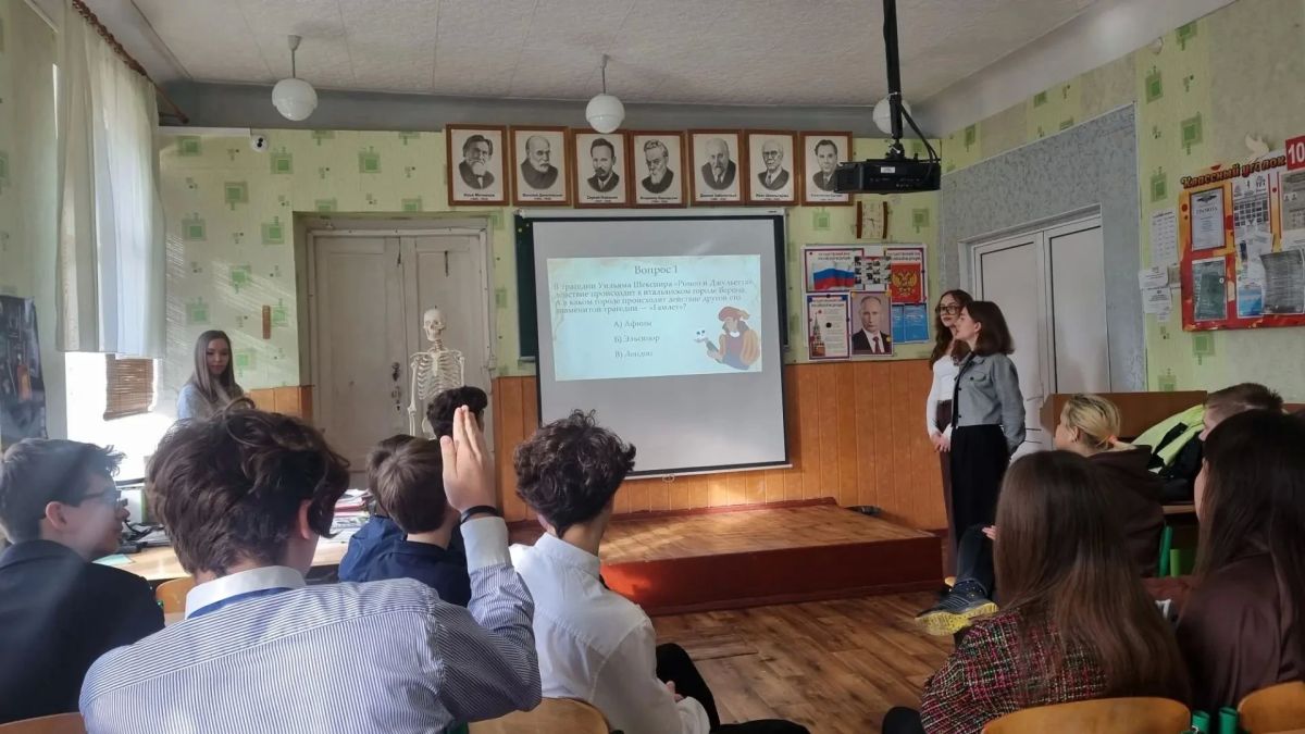 Преподаватели и студенты кафедры английской филологии приняли участие в Открытой неделе науки ДНР Преподаватели и студенты кафедры английской филологии приняли участие в Открытой неделе науки ДНР