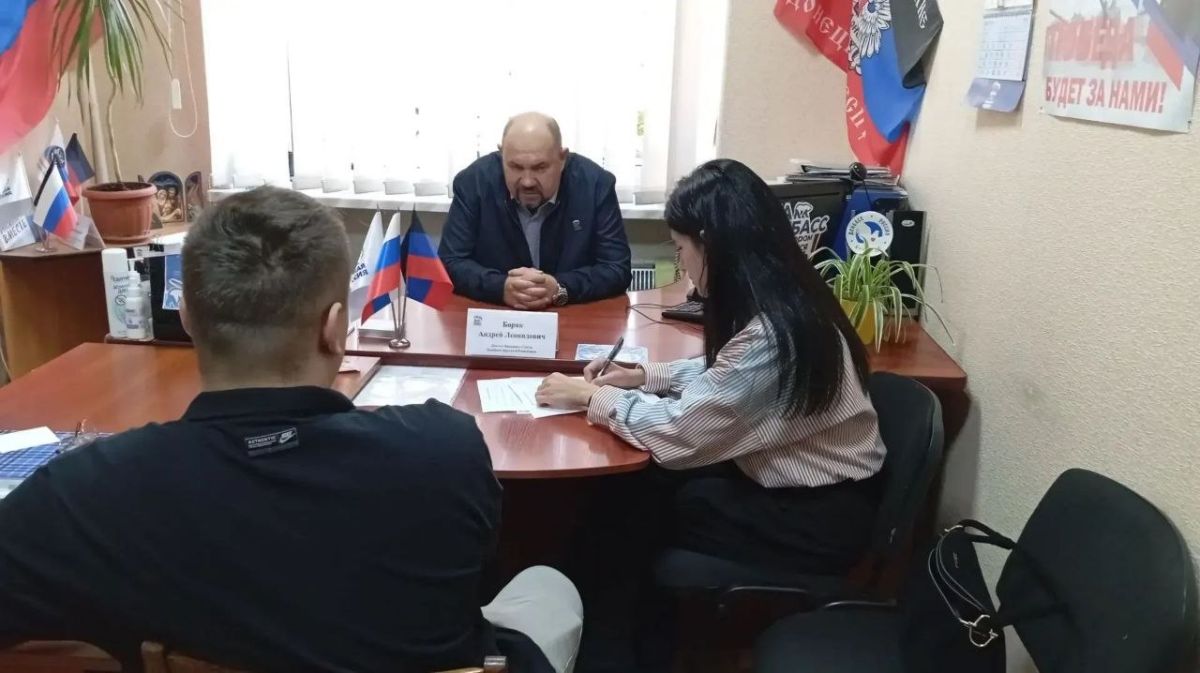 Елена Синецкая: Сегодня, 28 октября, депутаты Народного Совета Донецкой Народной Республики Андрей Боряк и Елена Шишкина провели приёмы граждан в рамках работы общественной приёмной Всероссийской политической партии «Единая... Елена Синецкая: Сегодня, 28 октября, депутаты Народного Совета Донецкой Народной Республики Андрей Боряк и Елена Шишкина провели приёмы граждан в рамках работы общественной приёмной Всероссийской политической партии «Единая...