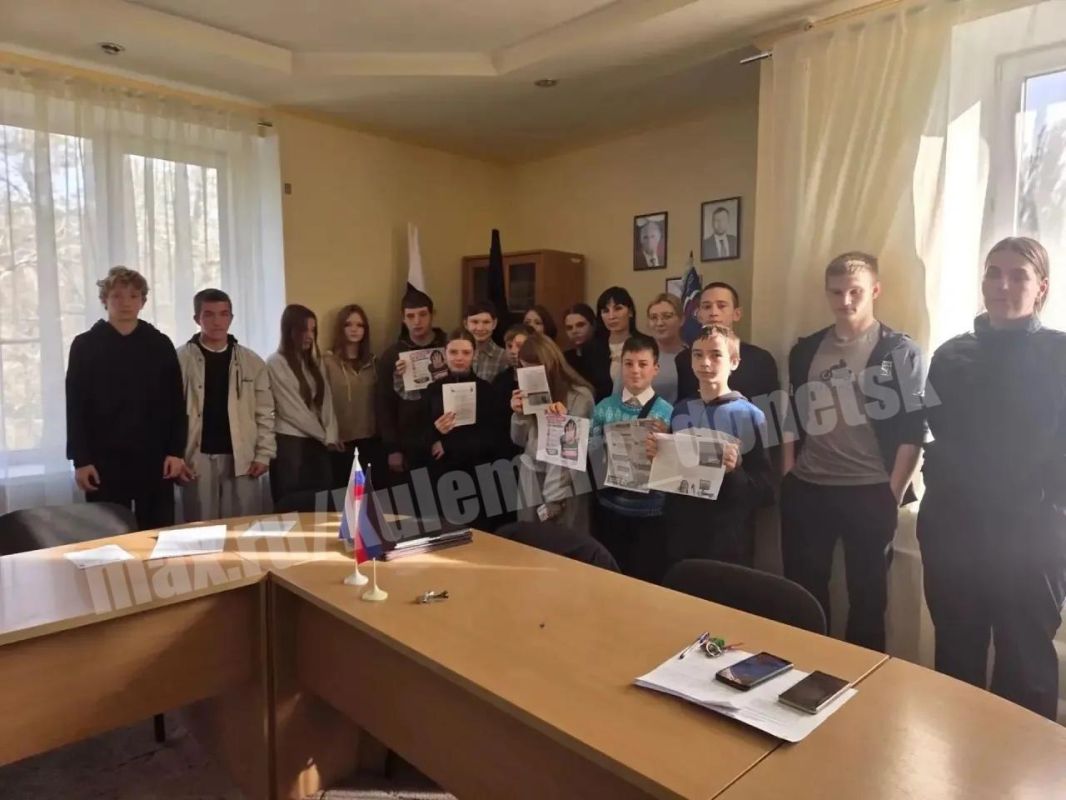 Сегодня в Петровском районе специалисты управления опеки и попечительства администрации г.о. Донецк совместно с ОП №8 УМВД России «Донецкое» провели профилактическую работу с детьми льготных категорий Сегодня в Петровском районе специалисты управления опеки и попечительства администрации г.о. Донецк совместно с ОП №8 УМВД России «Донецкое» провели профилактическую работу с детьми льготных категорий