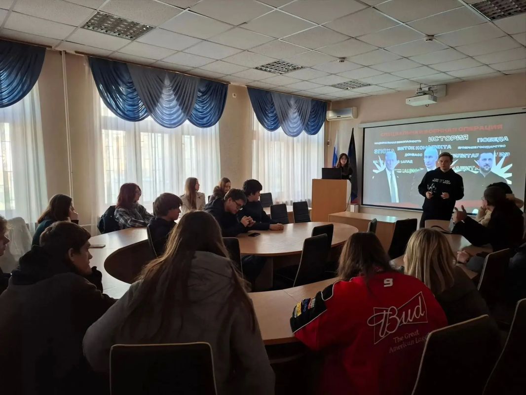 Молодежный совет при Уполномоченном по правам человека в ДНР провел лекцию на тему: «Конфликт на Донбассе: нарушения прав человека» Молодежный совет при Уполномоченном по правам человека в ДНР провел лекцию на тему: «Конфликт на Донбассе: нарушения прав человека»