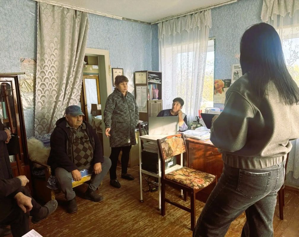 Врио начальника Раздольненского территориального отдела Соколова Ольга Николаевна провела встречу с жителями и коллективом ГБУ ДНР «Старобешевская ЦРБ ФАП с. Васильевка» Врио начальника Раздольненского территориального отдела Соколова Ольга Николаевна провела встречу с жителями и коллективом ГБУ ДНР «Старобешевская ЦРБ ФАП с. Васильевка»