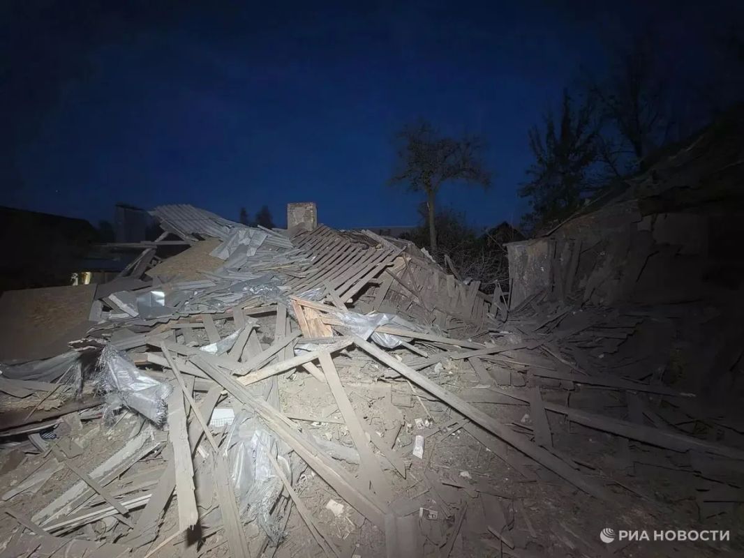 Жилой дом разрушен в результате атаки украинского БПЛА в Куйбышевском районе Донецка, погибла мирная жительница, — мэр города Алексей Кулемзин