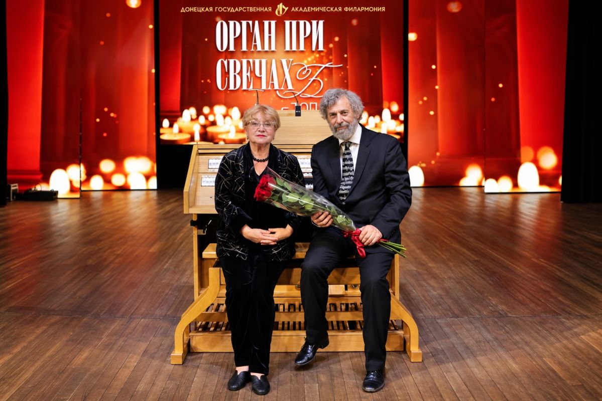 Музыка Баха, сотни свечей и полный зал: в Донецке состоялся органный вечер Музыка Баха, сотни свечей и полный зал: в Донецке состоялся органный вечер