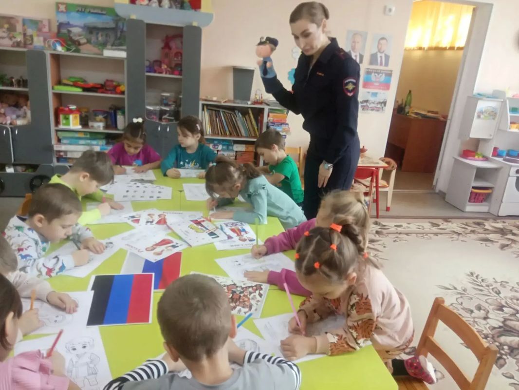 В Мангушском муниципальном округе сотрудники полиции проводят масштабную профилактическую работу с подрастающим поколением