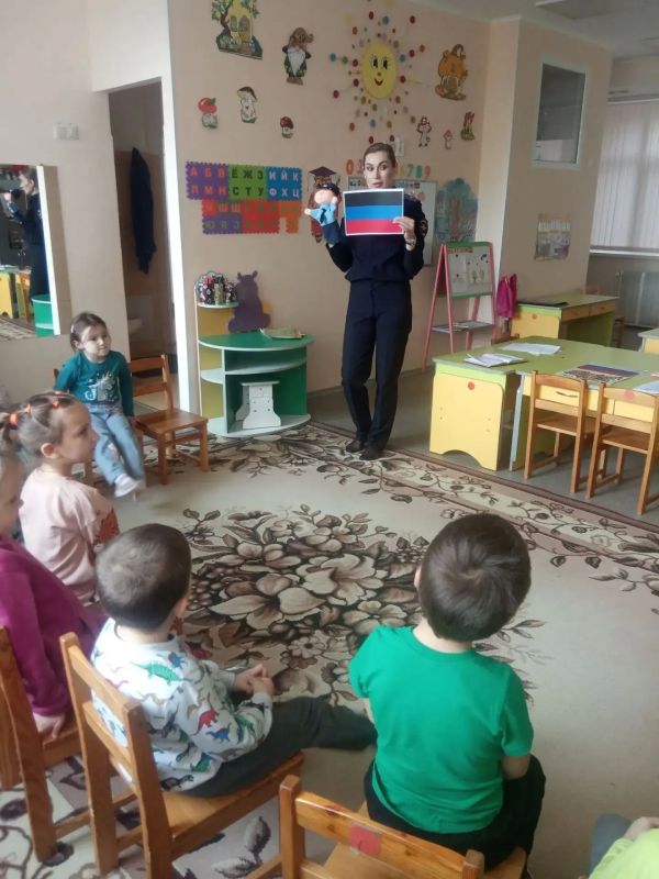 В Мангушском муниципальном округе сотрудники полиции проводят масштабную профилактическую работу с подрастающим поколением В Мангушском муниципальном округе сотрудники полиции проводят масштабную профилактическую работу с подрастающим поколением