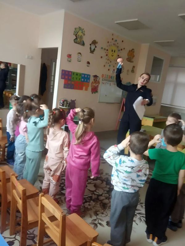 В Мангушском муниципальном округе сотрудники полиции проводят масштабную профилактическую работу с подрастающим поколением В Мангушском муниципальном округе сотрудники полиции проводят масштабную профилактическую работу с подрастающим поколением