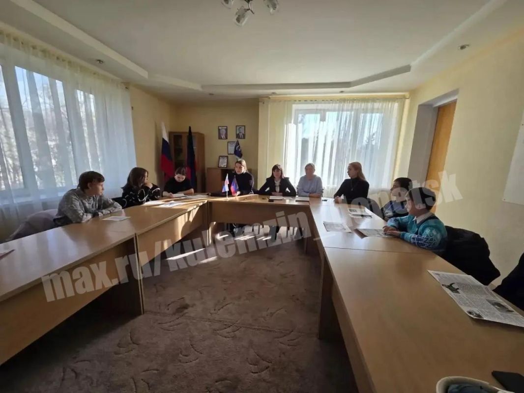 Сегодня в Петровском районе специалисты управления опеки и попечительства администрации г.о. Донецк совместно с ОП №8 УМВД России «Донецкое» провели профилактическую работу с детьми льготных категорий Сегодня в Петровском районе специалисты управления опеки и попечительства администрации г.о. Донецк совместно с ОП №8 УМВД России «Донецкое» провели профилактическую работу с детьми льготных категорий