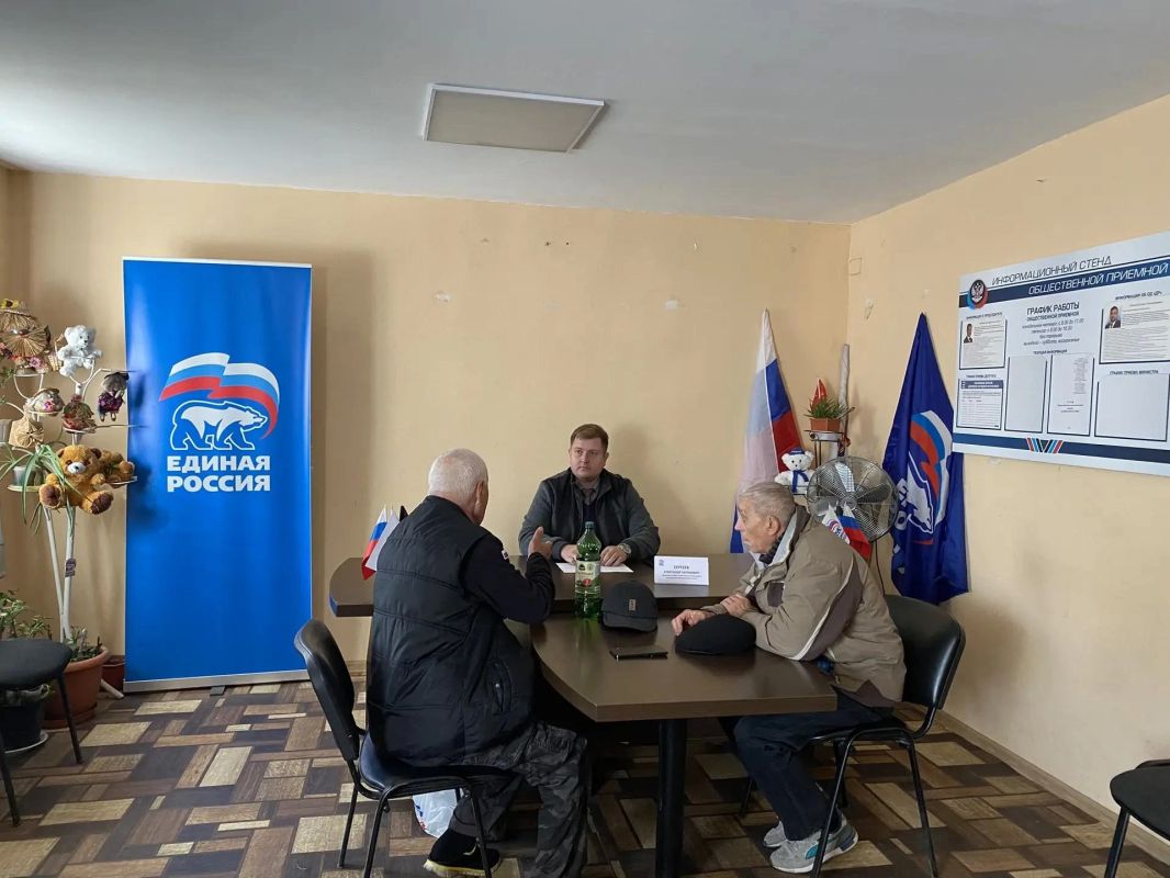 Во время очередного приема в общественной приемной «Единой России» заместитель главы администрации округа Александр Сергеев разъяснил жителю Ясиноватой процедуру заключения и пролонгации договоров на оказание коммунальных... Во время очередного приема в общественной приемной «Единой России» заместитель главы администрации округа Александр Сергеев разъяснил жителю Ясиноватой процедуру заключения и пролонгации договоров на оказание коммунальных...