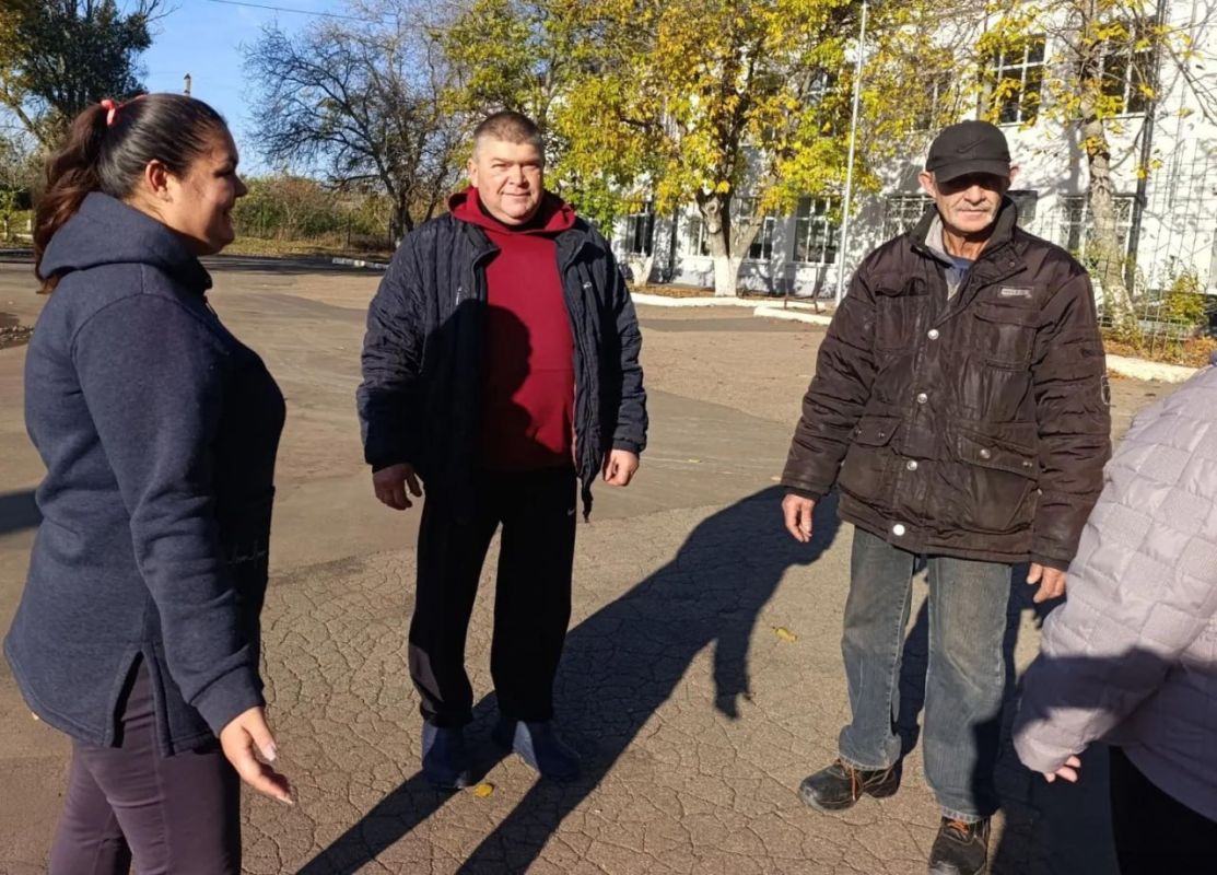 Сегодня в ходе встречи проинформировал жительниц о запуске в национальном мессенджере MAX чат-бота «Ника» — виртуального консультанта Управления ЗАГС ДНР Сегодня в ходе встречи проинформировал жительниц о запуске в национальном мессенджере MAX чат-бота «Ника» — виртуального консультанта Управления ЗАГС ДНР