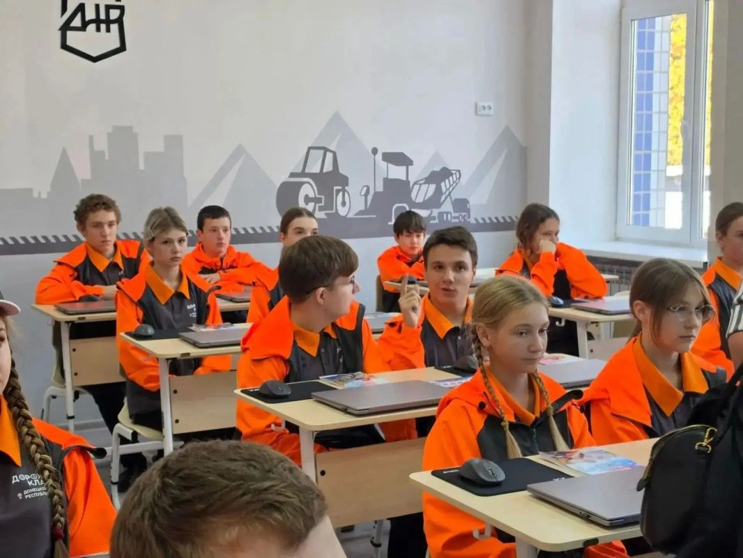 В Макеевке ведётся системная работа по ранней профориентации школьников В Макеевке ведётся системная работа по ранней профориентации школьников