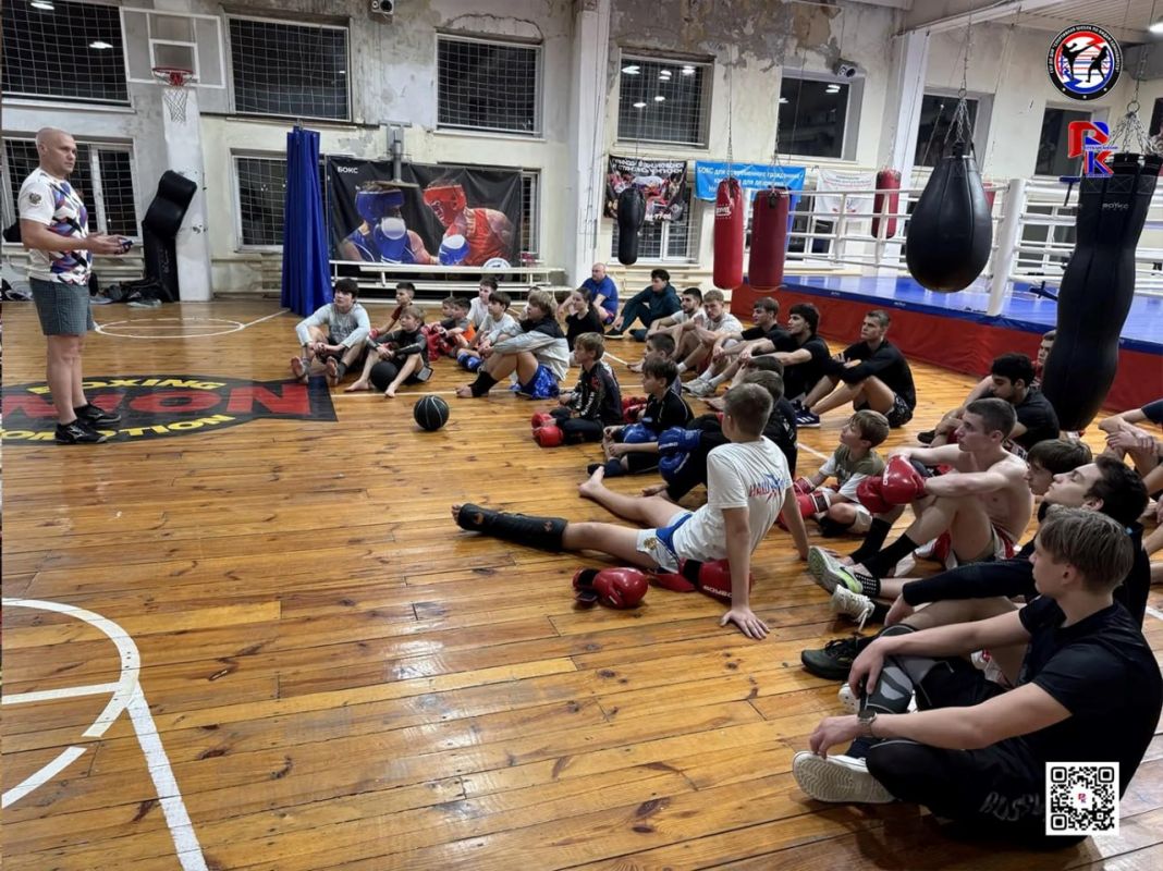 Вчера во Дворце спорта «Динамо» состоялась открытая тренировка и беседа с воспитанниками ГБУ ДО ДНР СШ ПО ВИДАМ ЕДИНОБОРСТВ