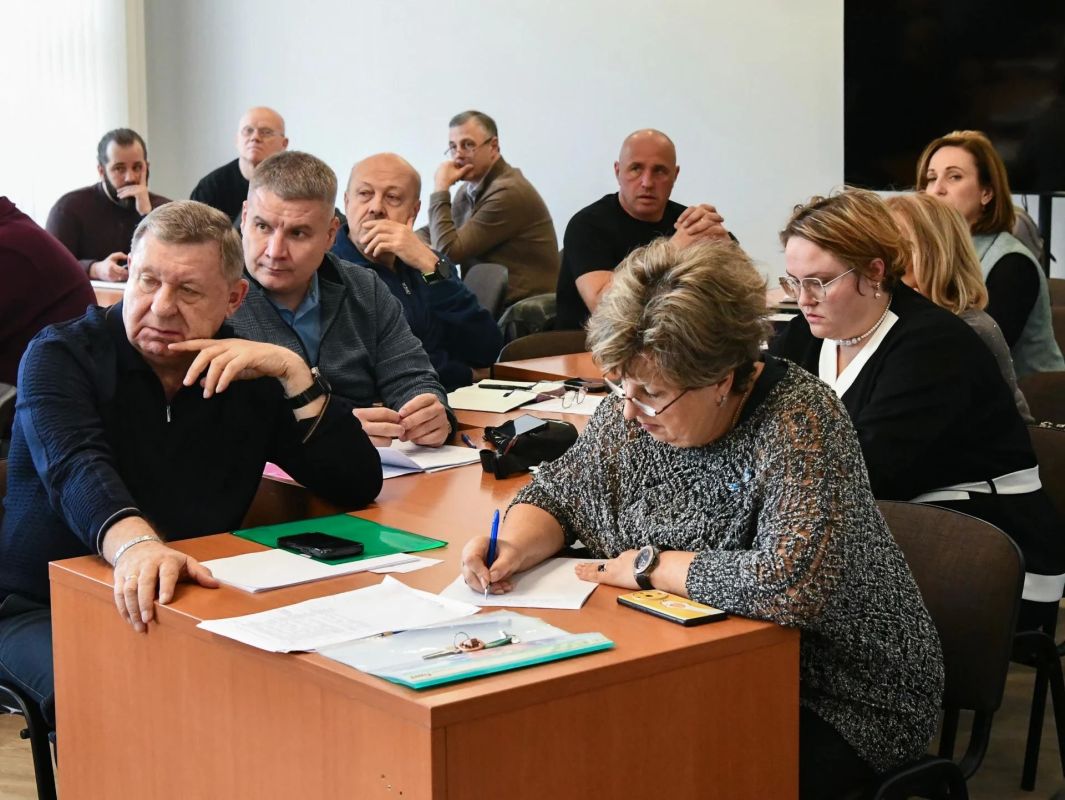 В Донецке обсудили вопросы взаимодействия управ и ресурсоснабжающих предприятий в условиях ЧС В Донецке обсудили вопросы взаимодействия управ и ресурсоснабжающих предприятий в условиях ЧС