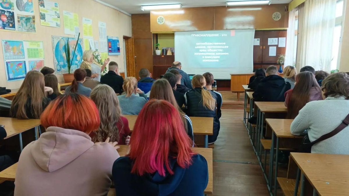 «Подросток. Правонарушения. Ответственность»: важный разговор со студентами прошел в Старобешево