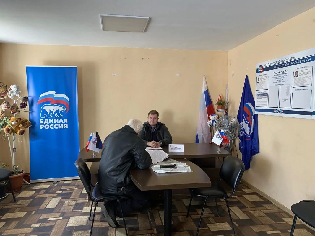 Во время очередного приема в общественной приемной «Единой России» заместитель главы администрации округа Александр Сергеев разъяснил жителю Ясиноватой процедуру заключения и пролонгации договоров на оказание коммунальных...