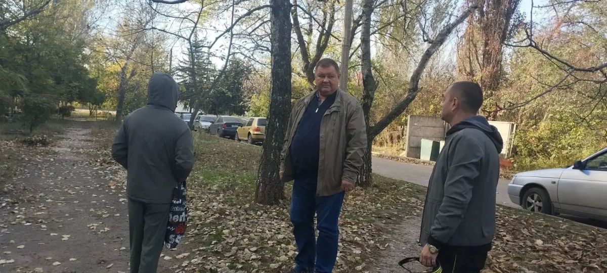 Игорь Мартынов: Встреча с населением. 28 октября по адресу ул. Гагарина, 2А, состоялась встреча заместителя главы администрации муниципального образования городского округа Енакиево Пахомова Владислава Анатольевича с жителями Игорь Мартынов: Встреча с населением. 28 октября по адресу ул. Гагарина, 2А, состоялась встреча заместителя главы администрации муниципального образования городского округа Енакиево Пахомова Владислава Анатольевича с жителями
