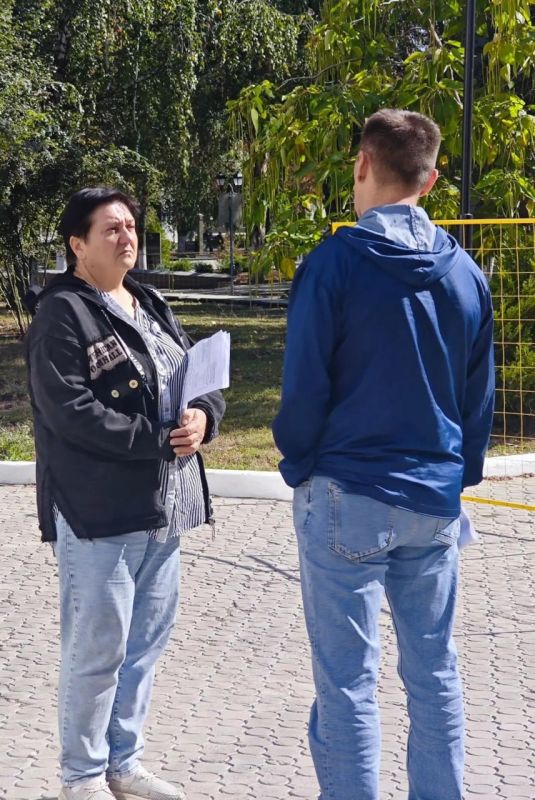 Сегодня в ходе встречи проинформировал жительниц о запуске в национальном мессенджере MAX чат-бота «Ника» — виртуального консультанта Управления ЗАГС ДНР Сегодня в ходе встречи проинформировал жительниц о запуске в национальном мессенджере MAX чат-бота «Ника» — виртуального консультанта Управления ЗАГС ДНР