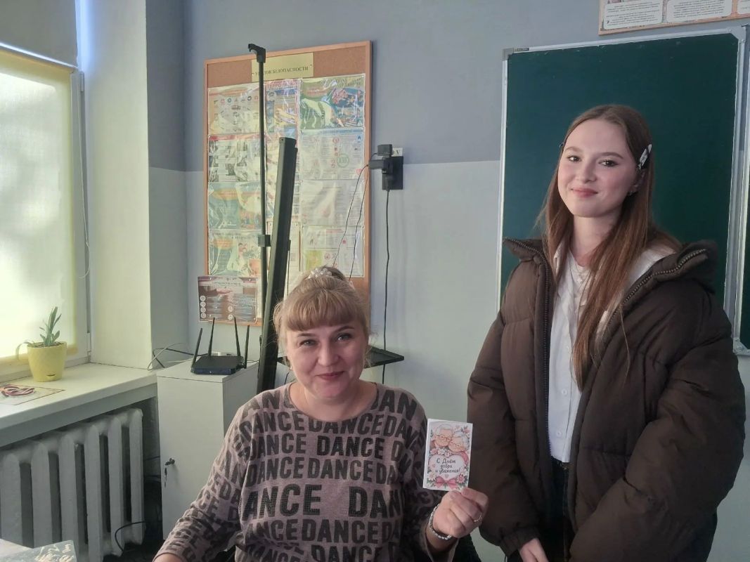 Школьники Ждановки подготовили подарки для бабушек и дедушек Школьники Ждановки подготовили подарки для бабушек и дедушек