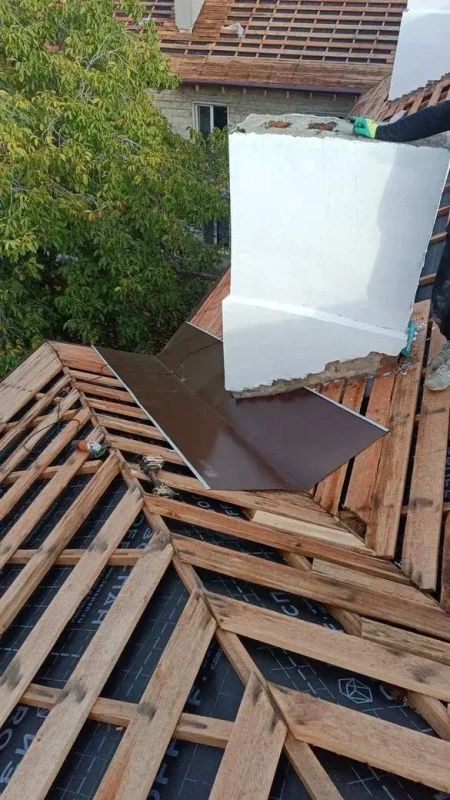 В пгт Горное обновляют кровлю многоквартирного дома при поддержке Нижегородской области В пгт Горное обновляют кровлю многоквартирного дома при поддержке Нижегородской области
