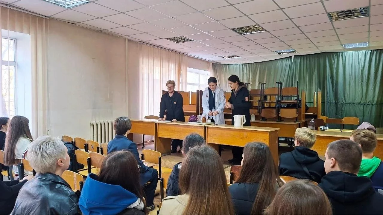 Химики ДонГУ провели научно-познавательную программу для школьников и лицеистов