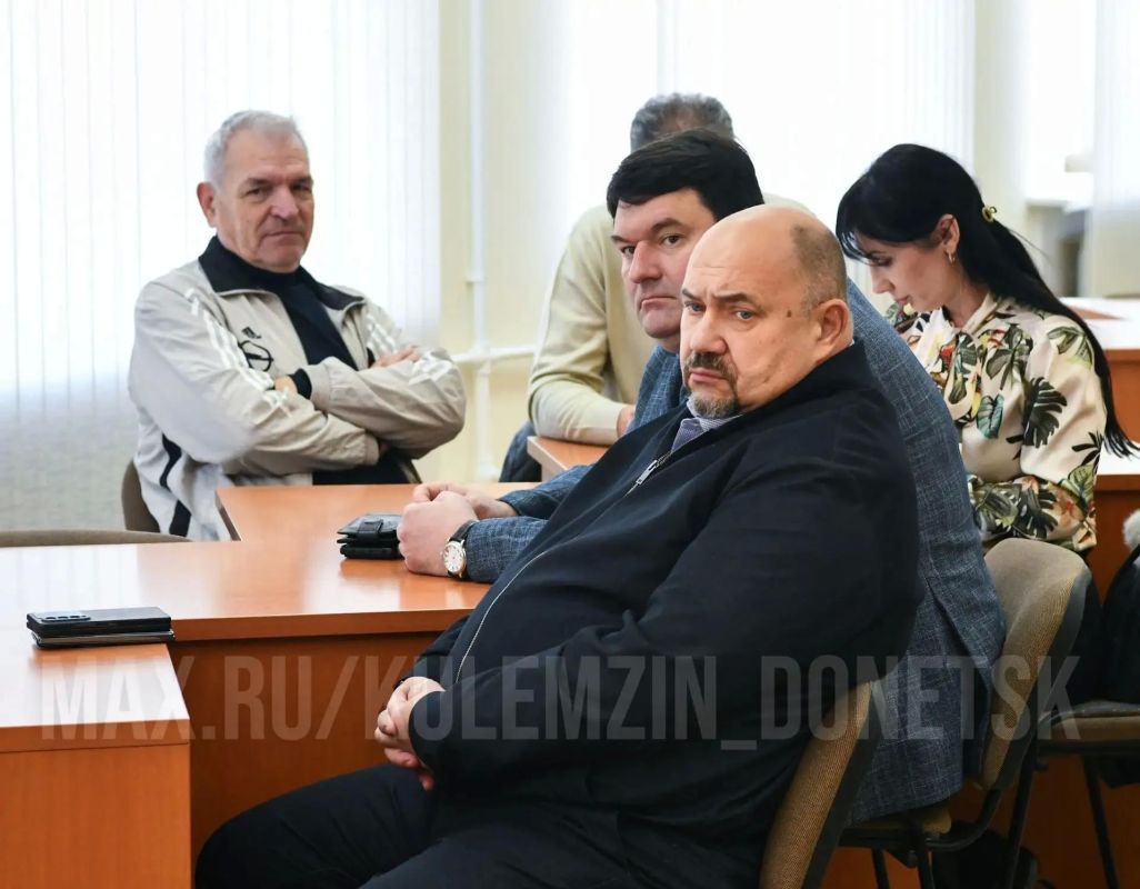 На связи с жителями. Юрий Сивоконенко провёл приём жителей Киевского района Донецка На связи с жителями. Юрий Сивоконенко провёл приём жителей Киевского района Донецка