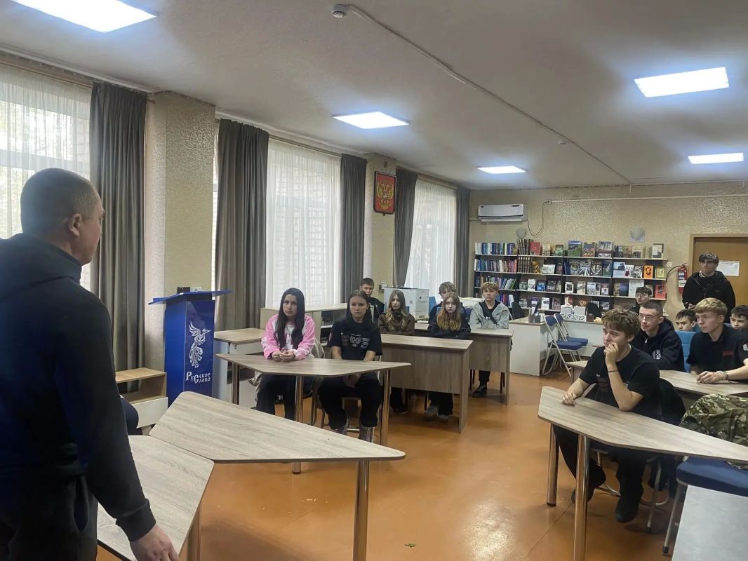 «Открытый диалог: молодёжь и власть — итоги месяца и стратегия развития» «Открытый диалог: молодёжь и власть — итоги месяца и стратегия развития»