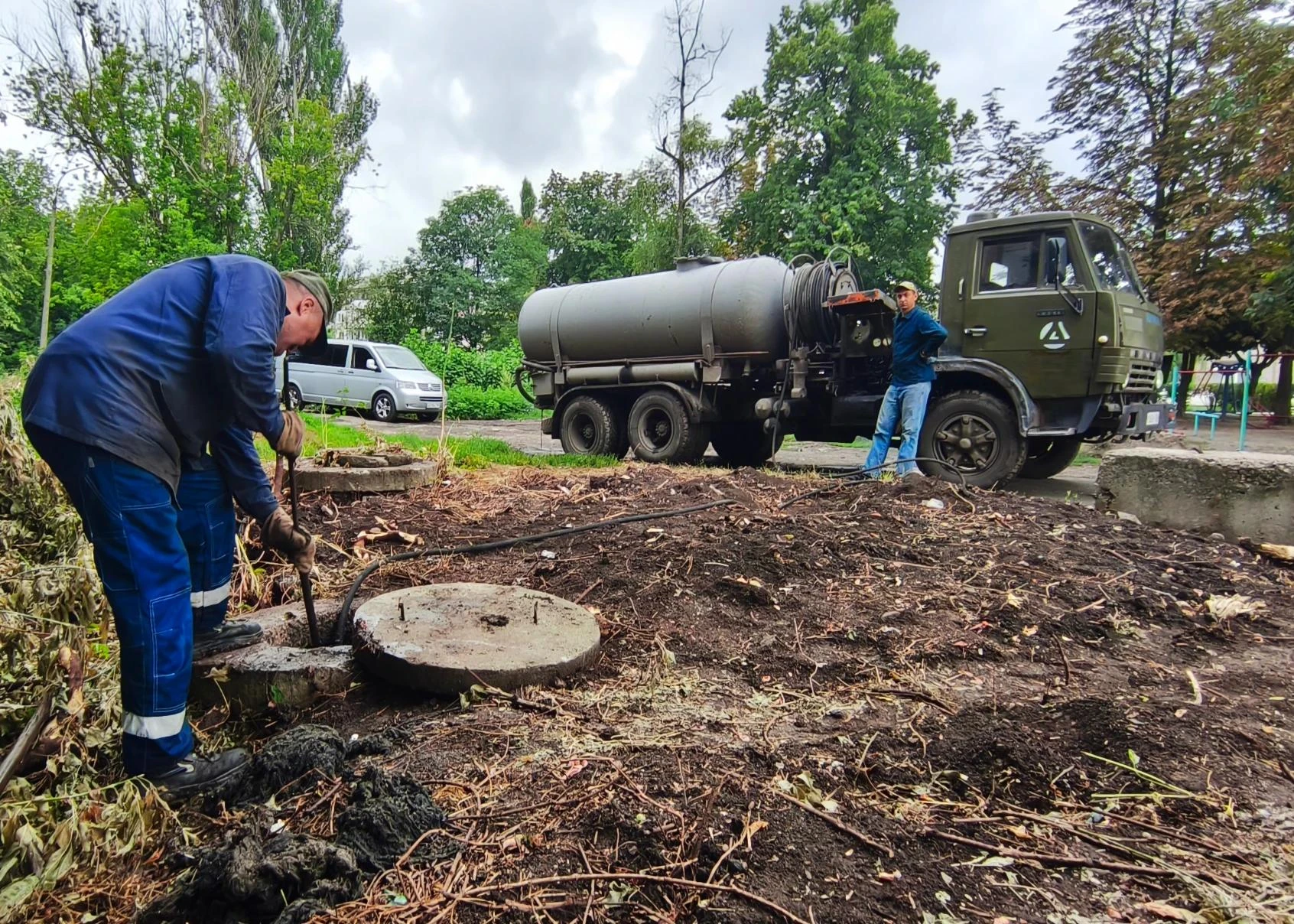 14 километров канализации прочистили вручную бригады «Вода Донбасса» в Макеевке