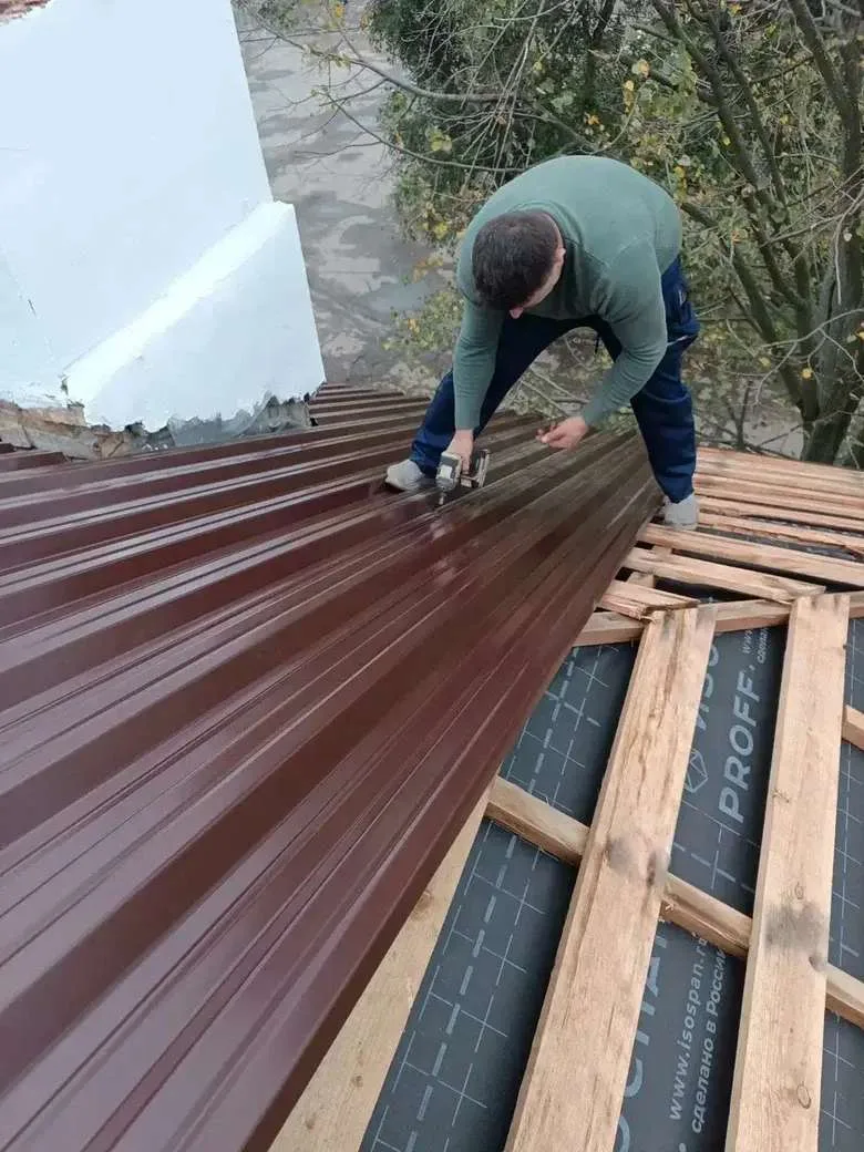 В пгт Горное обновляют кровлю многоквартирного дома при поддержке Нижегородской области