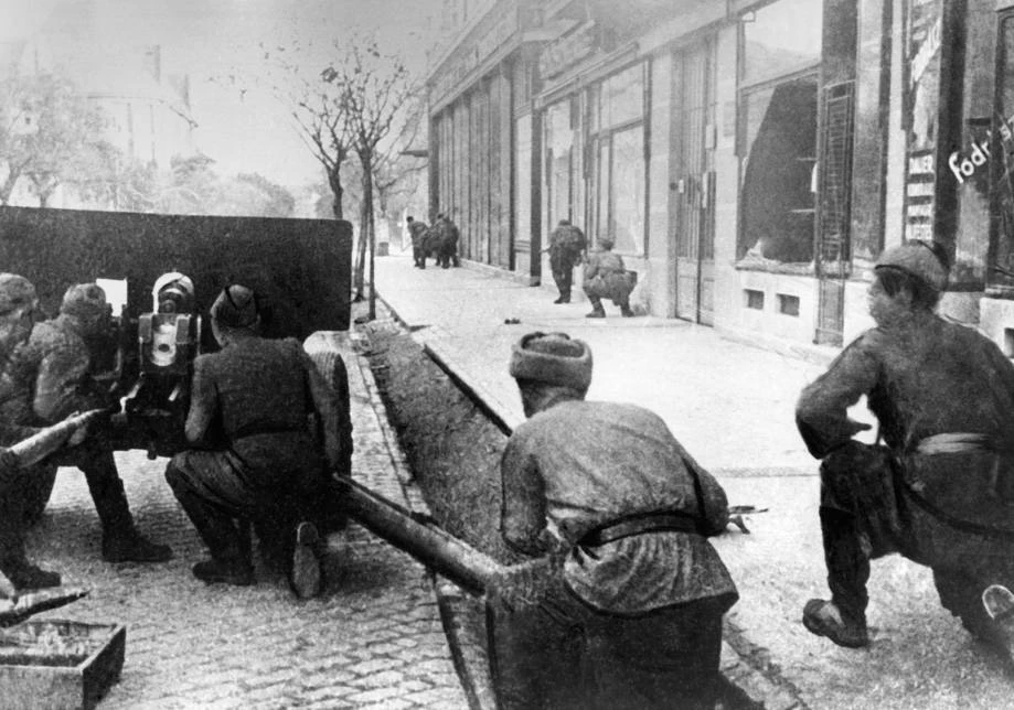 29 октября началась Будапештская наступательная операция
