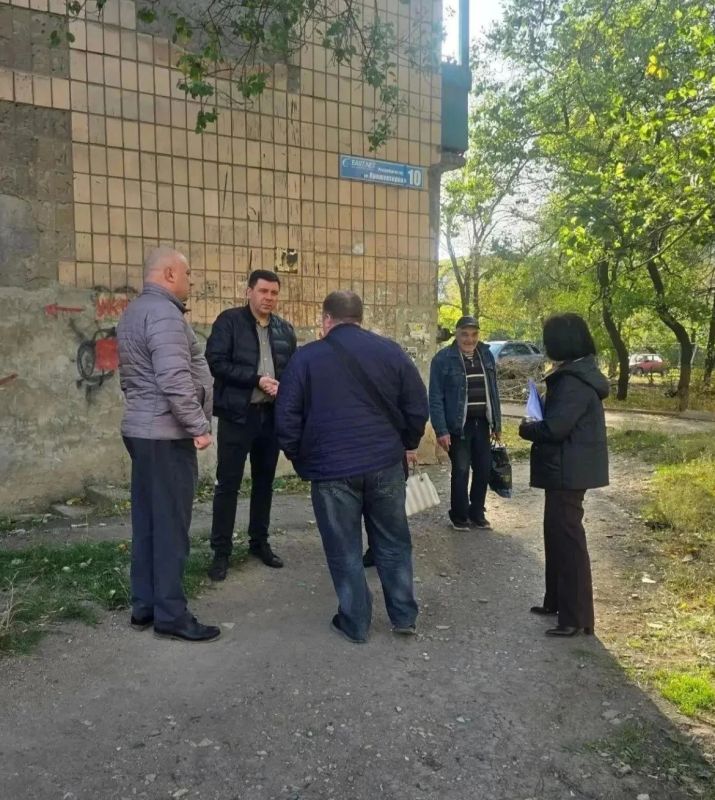 На связи с жителями. Юрий Сивоконенко провёл приём жителей Киевского района Донецка На связи с жителями. Юрий Сивоконенко провёл приём жителей Киевского района Донецка
