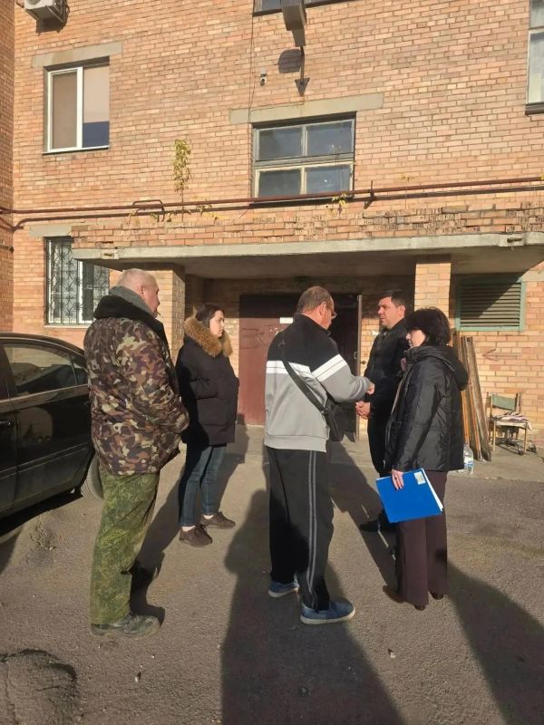 На связи с жителями. Юрий Сивоконенко провёл приём жителей Киевского района Донецка На связи с жителями. Юрий Сивоконенко провёл приём жителей Киевского района Донецка