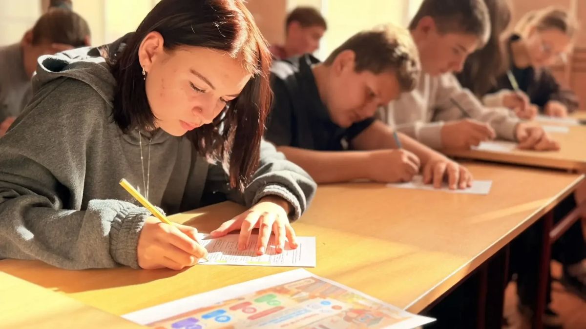 Школьники региона проводят каникулы ярко и с пользой Школьники региона проводят каникулы ярко и с пользой
