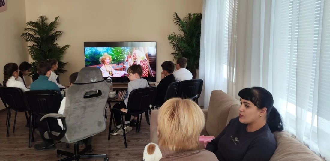 В молодёжном отделе имени Марии Пироговой в рамках республиканской программы семейного общества «Родные — любимые» прошёл показ фильма «По щучьему велению» В молодёжном отделе имени Марии Пироговой в рамках республиканской программы семейного общества «Родные — любимые» прошёл показ фильма «По щучьему велению»