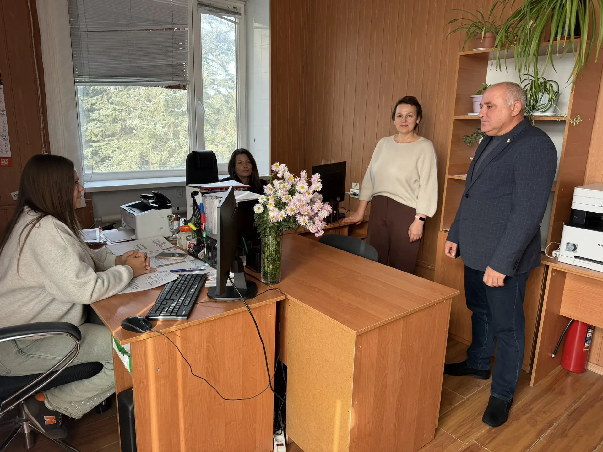 Председатель Мангушского муниципального совета СТАВРУЛОВ МИХАИЛ ВАЛЕНТИНОВИЧ провел рабочую встречу с трудовым коллективом отдела компетенции и развития сельскохозяйственной потребительский кооперации в Мангушском м.о....