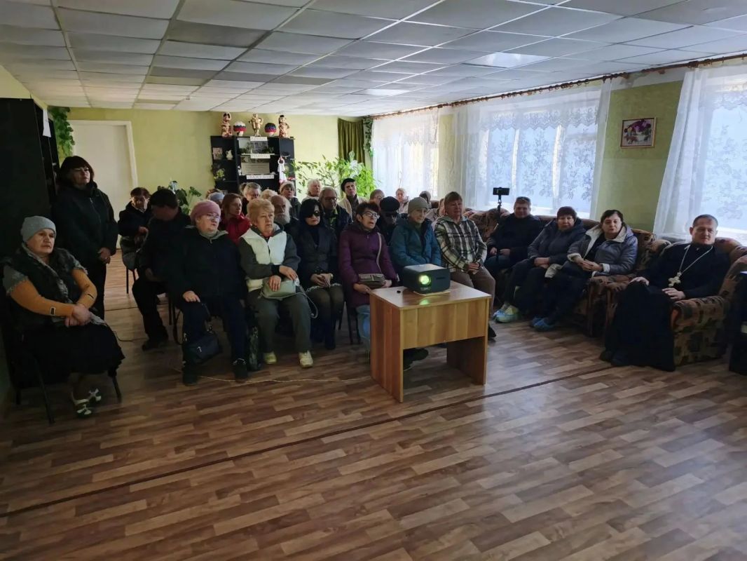 Сотрудники Центра соцобслуживания Калининского района Горловки посетили представители Всероссийского общества слепых Сотрудники Центра соцобслуживания Калининского района Горловки посетили представители Всероссийского общества слепых