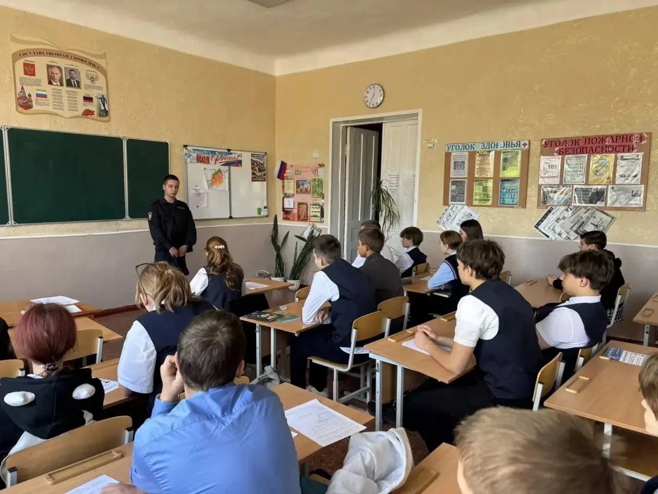 Полицейские провели профилактические беседы со школьниками