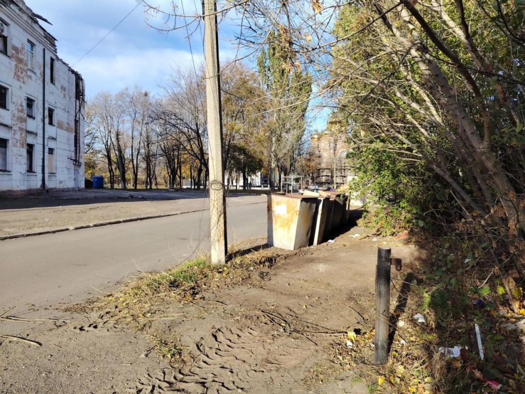 В Шахтерском муниципальном округе ликвидируют очаговые навалы мусора В Шахтерском муниципальном округе ликвидируют очаговые навалы мусора
