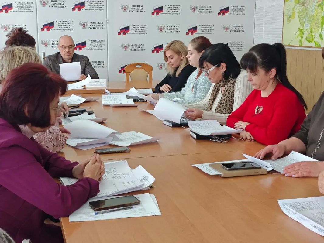 29 октября 2026 года в городском округе Дебальцево под председательством первого заместителя Главы администрации городского округа Дебальцево Максима Владимировича Вельмы состоялось первое заседание Межведомственного совета... 29 октября 2026 года в городском округе Дебальцево под председательством первого заместителя Главы администрации городского округа Дебальцево Максима Владимировича Вельмы состоялось первое заседание Межведомственного совета...