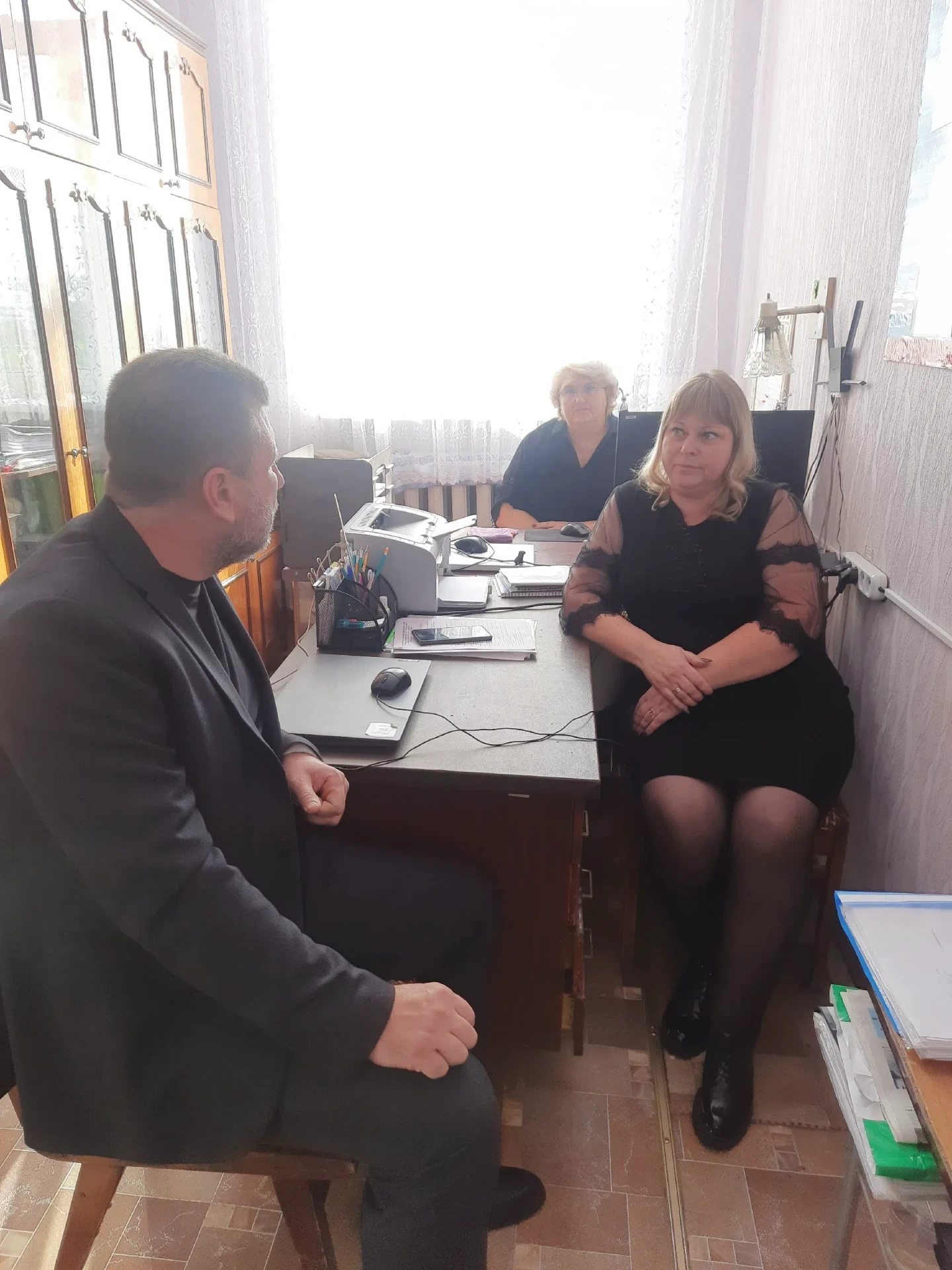 Личный прием. Михайлов Иван Александрович, депутат Снежнянского городского совета ДНР первого созыва, фракция Всероссийской политической партии «Единая Россия», провел личный прием граждан
