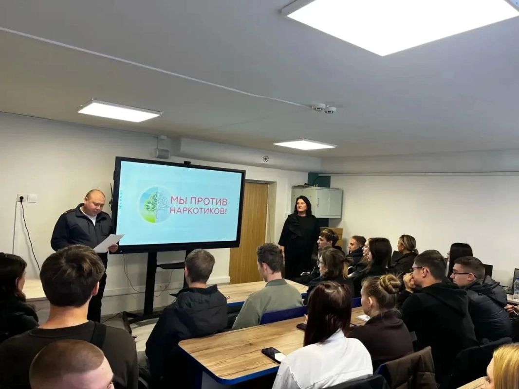 Полицейские провели профилактические беседы со школьниками Полицейские провели профилактические беседы со школьниками