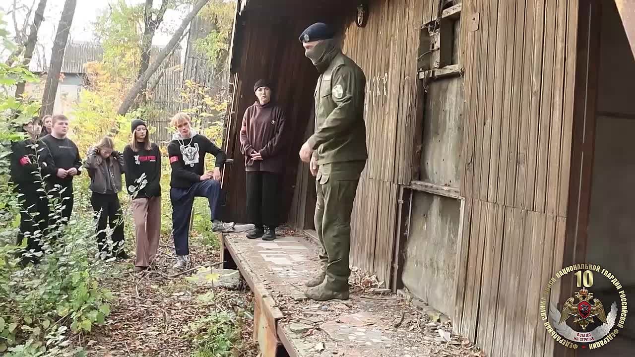 Практические занятия для молодежи провели спецназовцы Росгвардии в ДНР