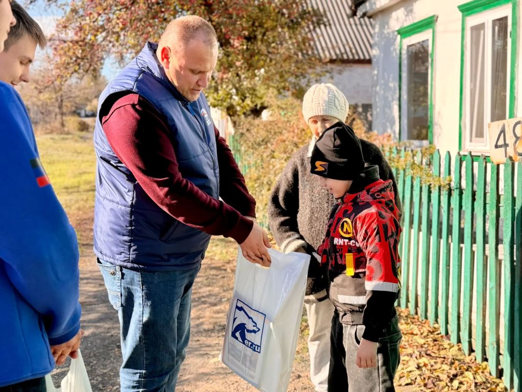 Единение в добрых делах. День народного единства — это праздник, который напоминает нам о важности сплоченности, взаимной поддержки и неравнодушия к судьбам окружающих Единение в добрых делах. День народного единства — это праздник, который напоминает нам о важности сплоченности, взаимной поддержки и неравнодушия к судьбам окружающих