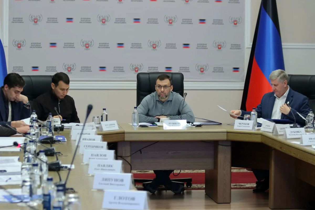 Андрей Чертков: В Доме Правительства прошло расширенное совещание с участием заместителя Министра строительства и ЖКХ РФ Алмаза Хусаинова и заместителя Министра энергетики РФ Евгения Грабчака Андрей Чертков: В Доме Правительства прошло расширенное совещание с участием заместителя Министра строительства и ЖКХ РФ Алмаза Хусаинова и заместителя Министра энергетики РФ Евгения Грабчака